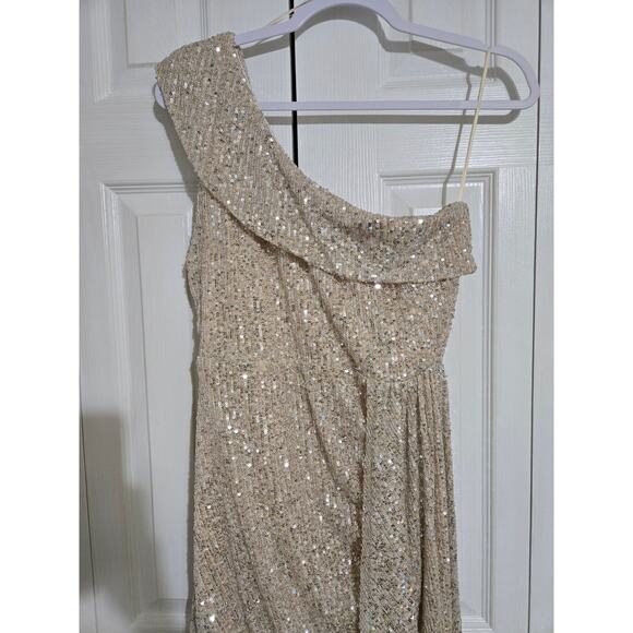 Lovely day large women's gold sequined one shoulder mini dress with side train - Picture 2 of 8